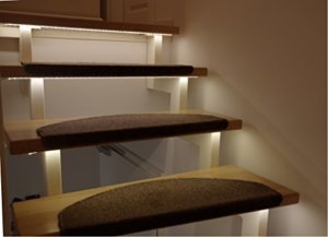 LED Treppenbeleuchtung für den Innenbereich Warmweiß für 7 Stufen je 1 Meter - 