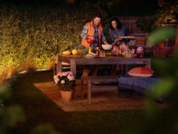 Philips Hue White & Color Ambiance Outdoor Lightstrip 2m 684lm, dimmbar, 16 Mio. Farben, steuerbar via App, kompatibel mit Amazon Alexa (Echo, Echo Dot) - 6